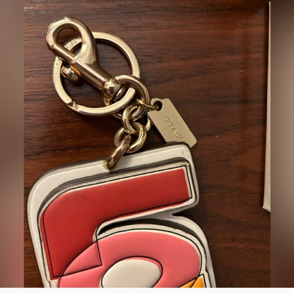 LOVE Coach Keychain - Picture 4 of 4
